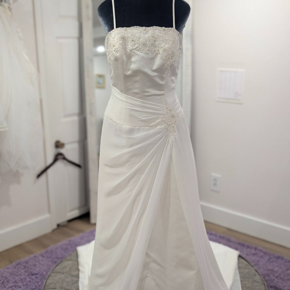 Alfred Angelo  1620 A line wedding gown Size 10